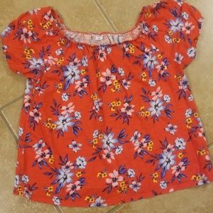 🌻3/$15 Red Floral off the shoulder shirt